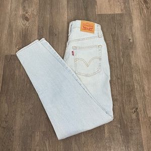 Levi’s 80s mom jeans baggy light wash boyfriend